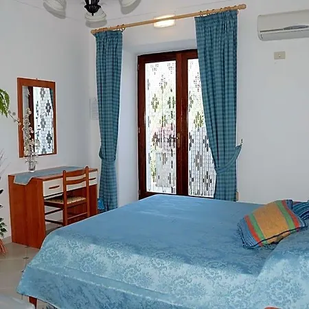 Damecuta Oda ve Kahvaltı 3*